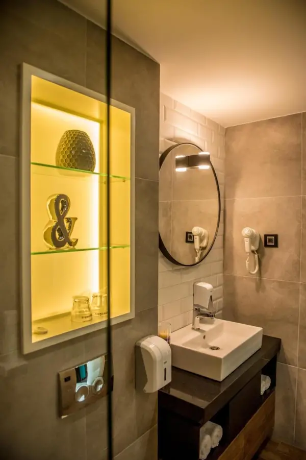 Hotel Hedonic 4