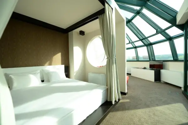 Hotel Hedonic 6